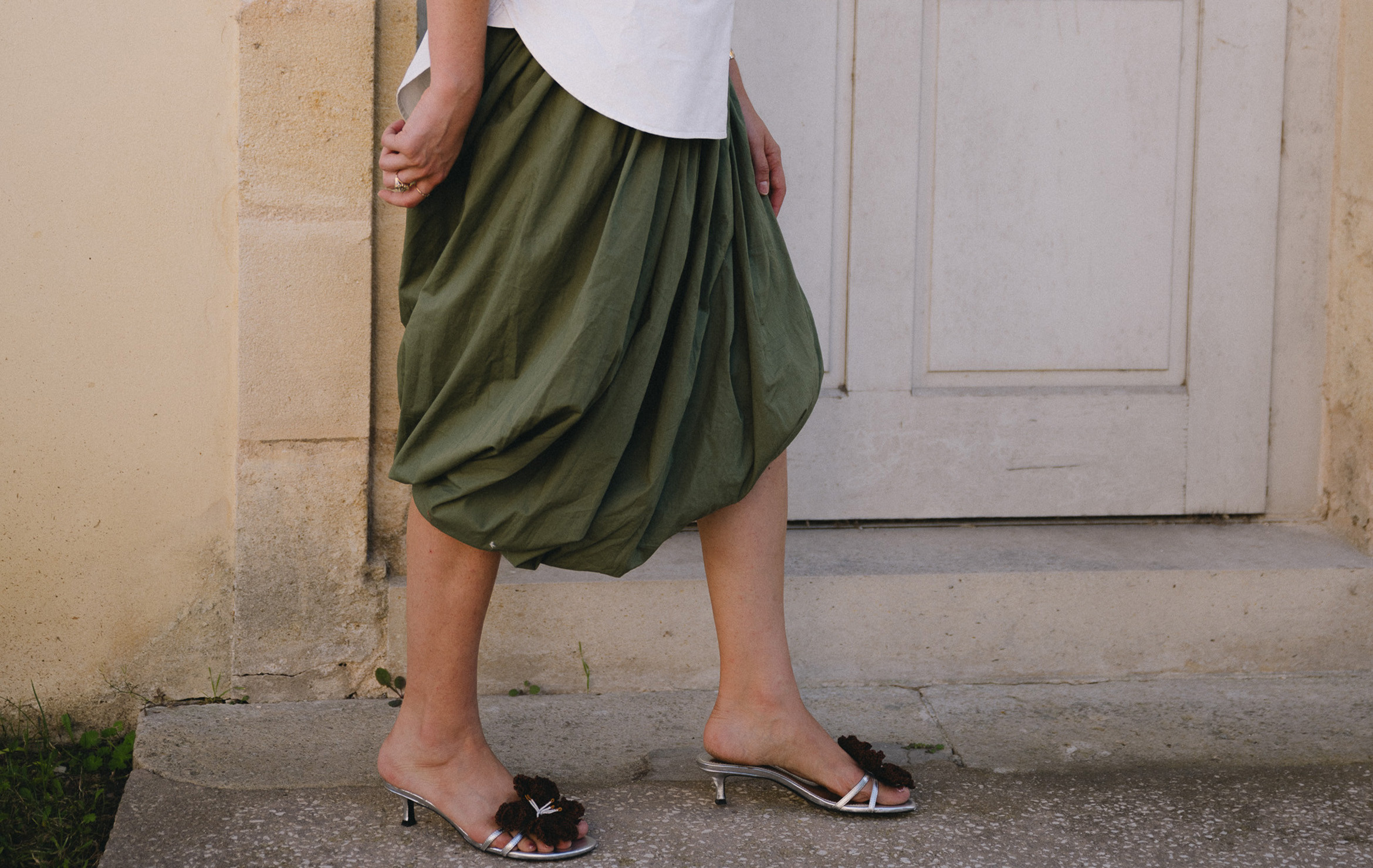 DIY couture : fabriquer une jupe boule. Tuto couture accessoire femme et astuces pour coudre de la dentelle facilement.